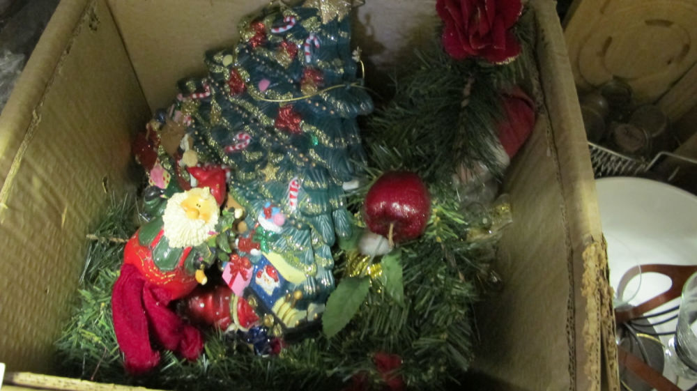Lot 191: a box of vintage Christmas decorations