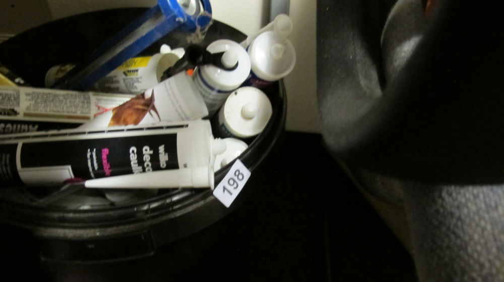 Lot 198: Bucket of decorators items
