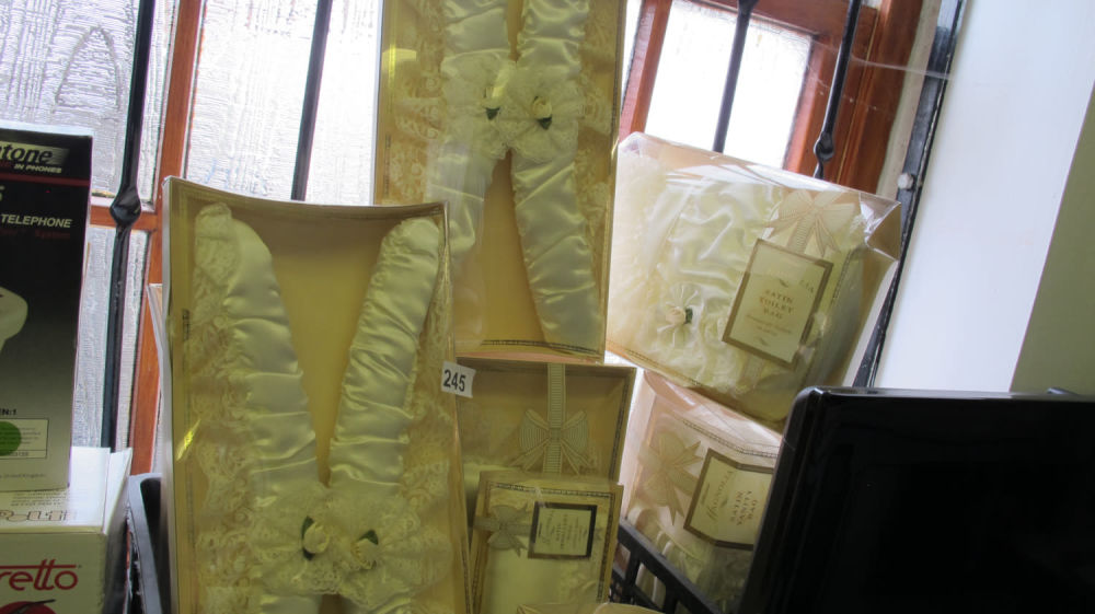 Lot 245: Vintage new gift items