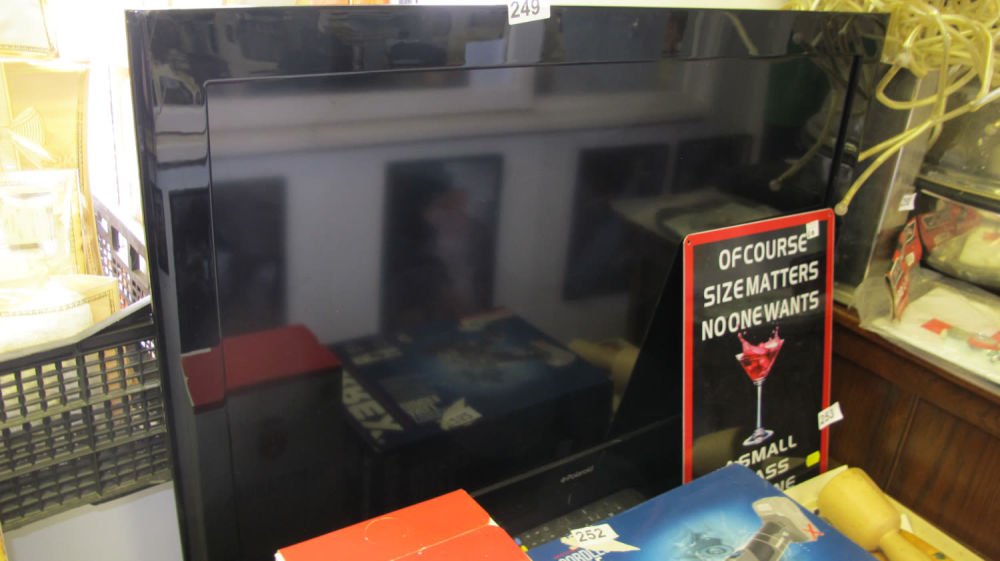 Lot 249: Small Polaroid TV