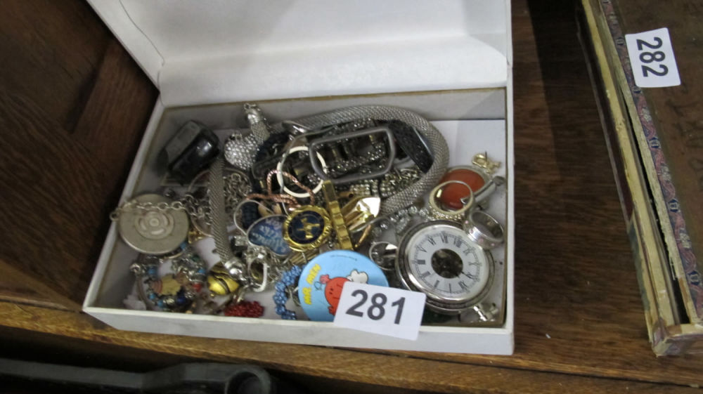 Lot 281: Costume jewellery etc.