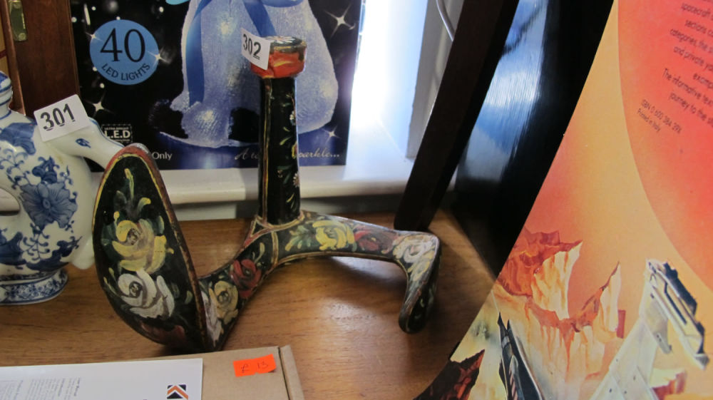 Lot 302: Bargeware painted shoe last