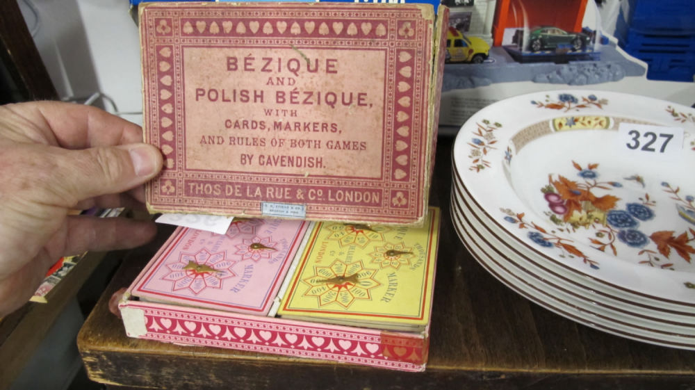 Lot 326: Vintage Bezique set
