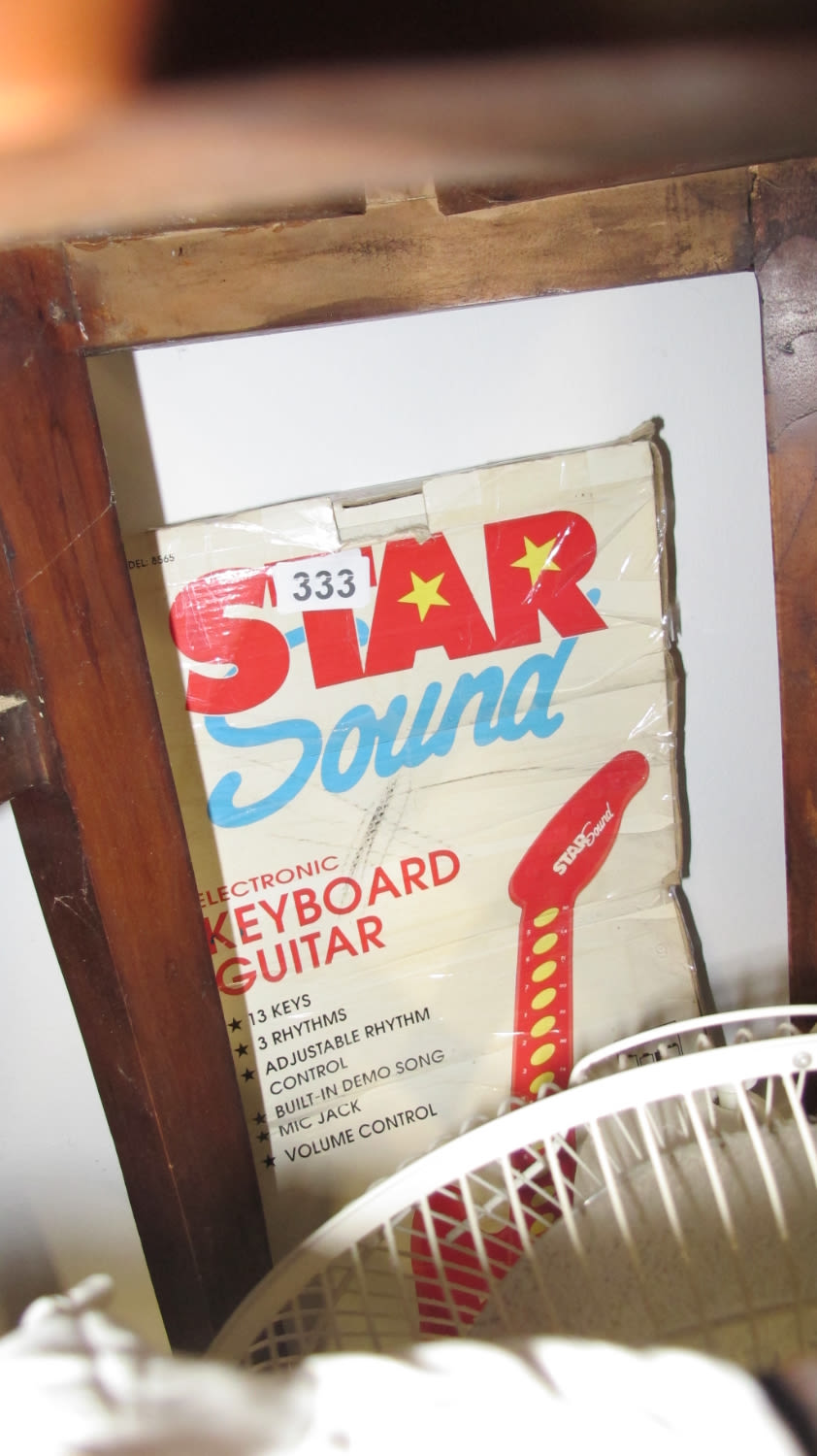 Lot 333: Vintage Star Sound keyboard guitar