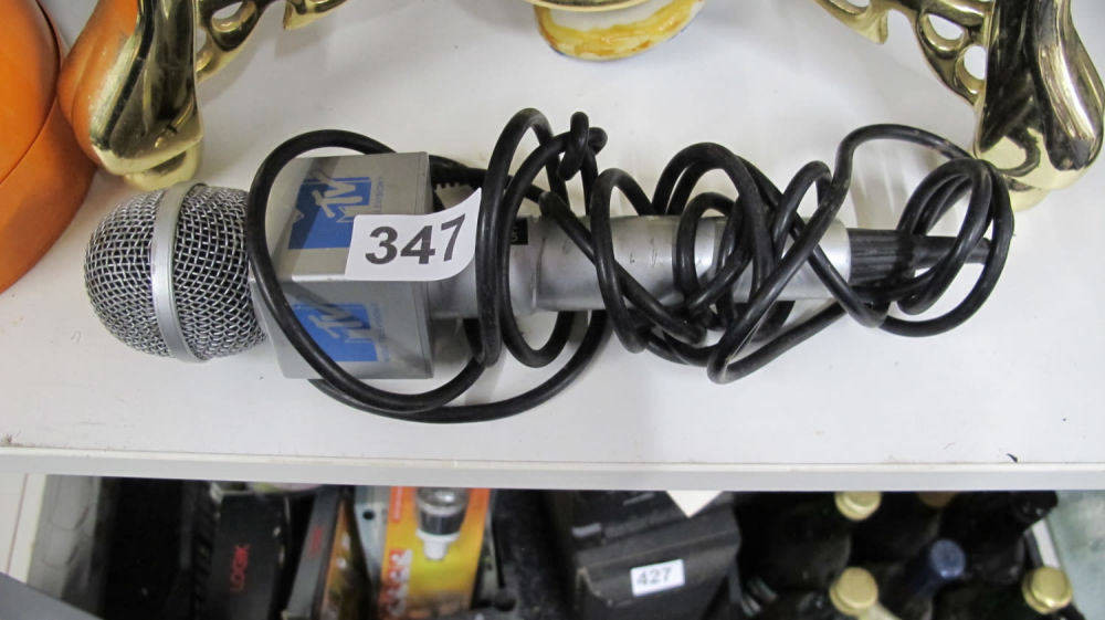 Lot 347: MTV karaoke microphone