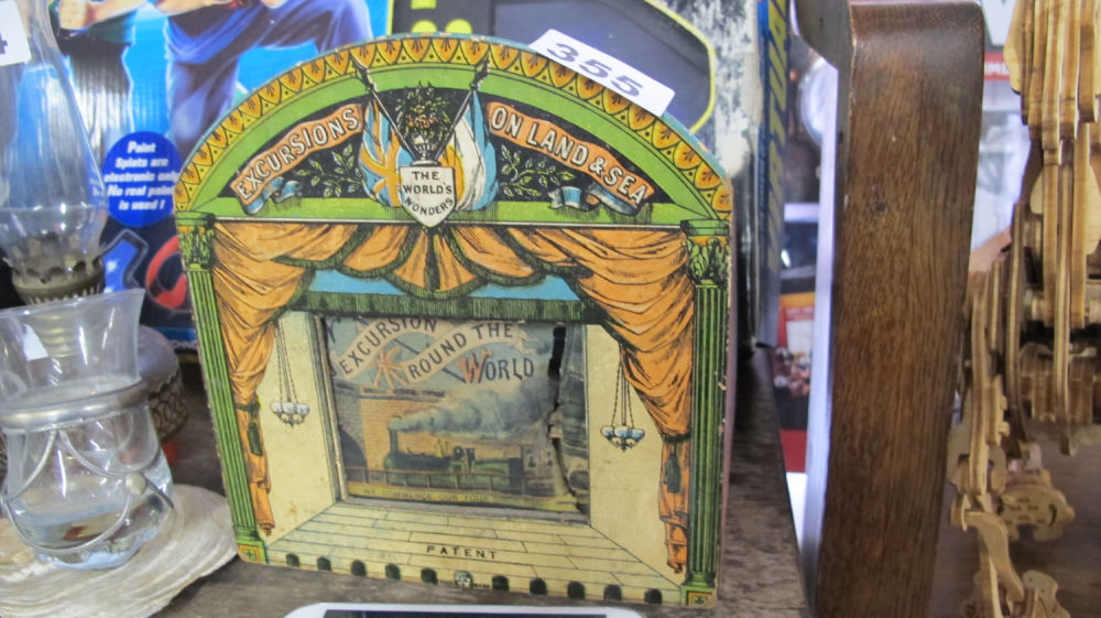 Lot 355: Antique toy moving panorama AF: needs a repair...