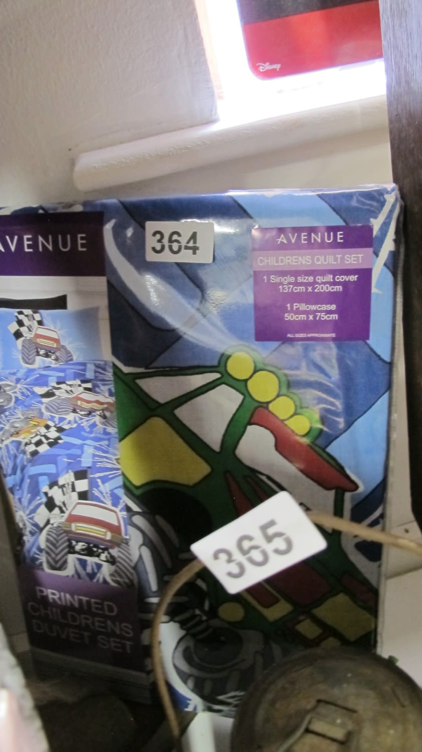Lot 364: Printed childrens duvet set