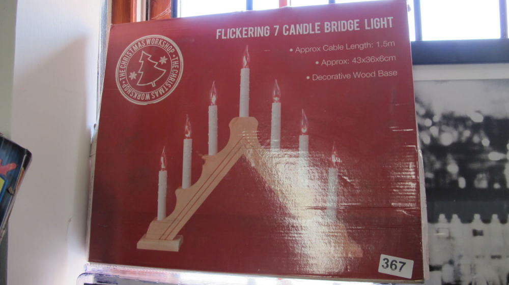 Lot 367: Flickering 7 candle bridge light