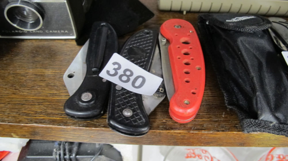 Lot 380: 3 Folding work fisherman knives