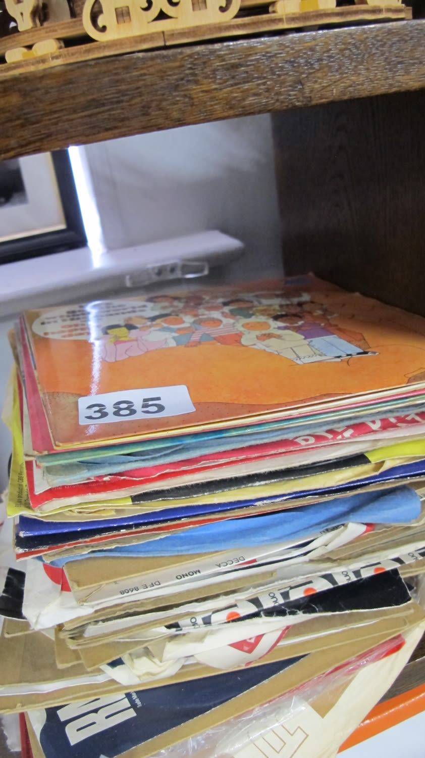 Lot 385: Qty of vinyl 45 rpm singles records