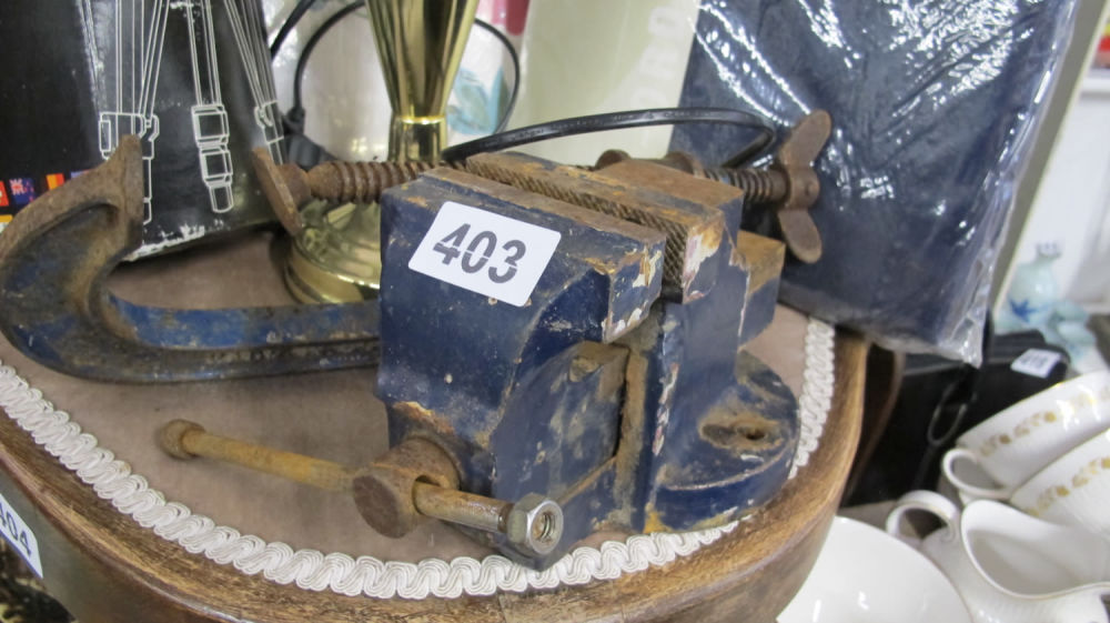Lot 403: Small vice and g clamp