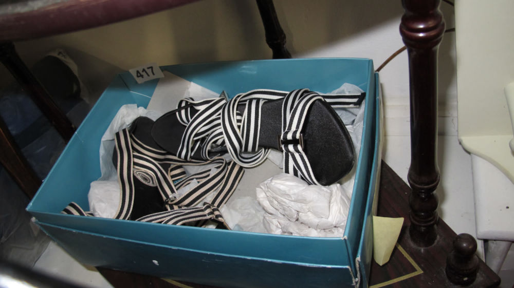 Lot 417: designer Karen Millen sexy shoes size 4-5