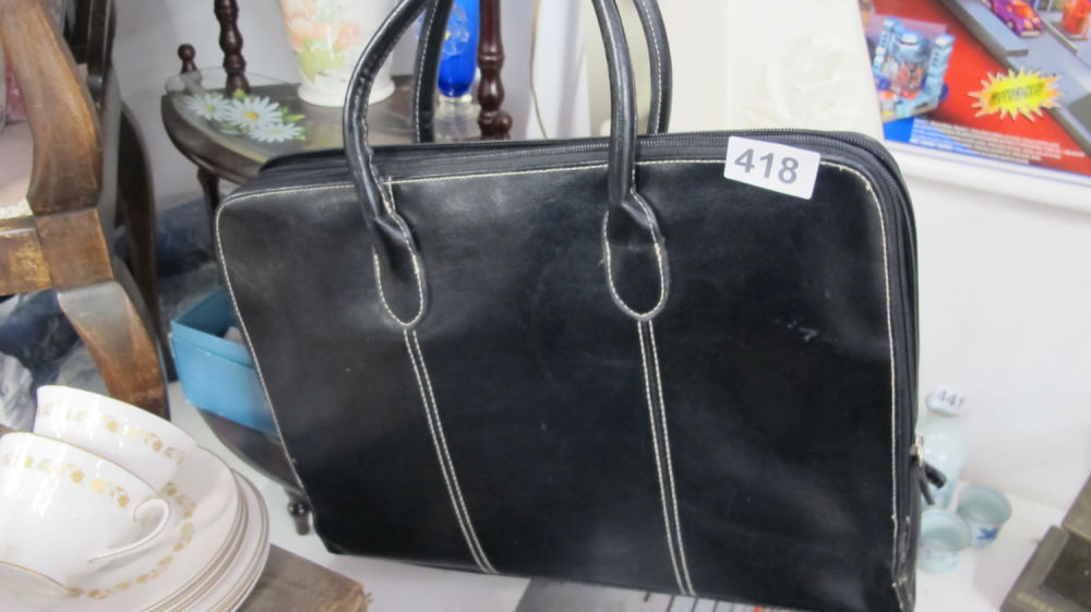 Lot 418: Leather tablet carry bag