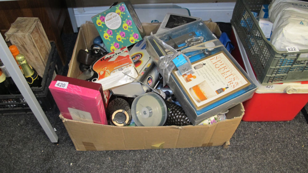 Lot 420: Box of misc