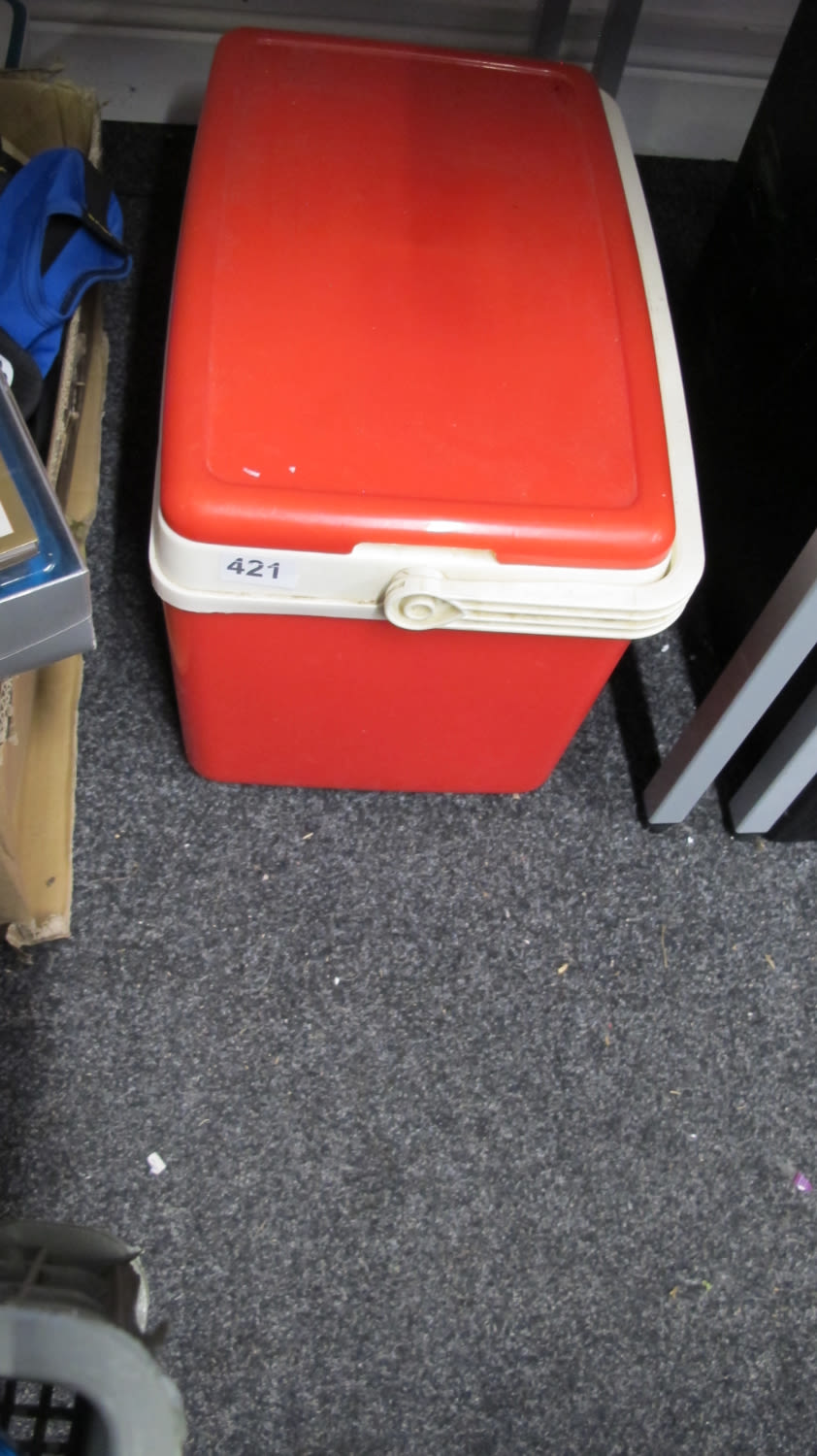Lot 421: Cool box