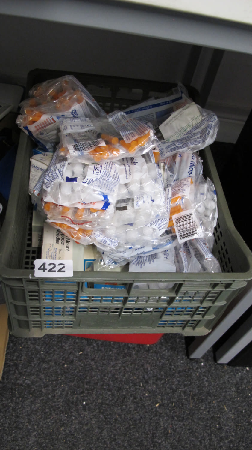 Lot 422: Syringes