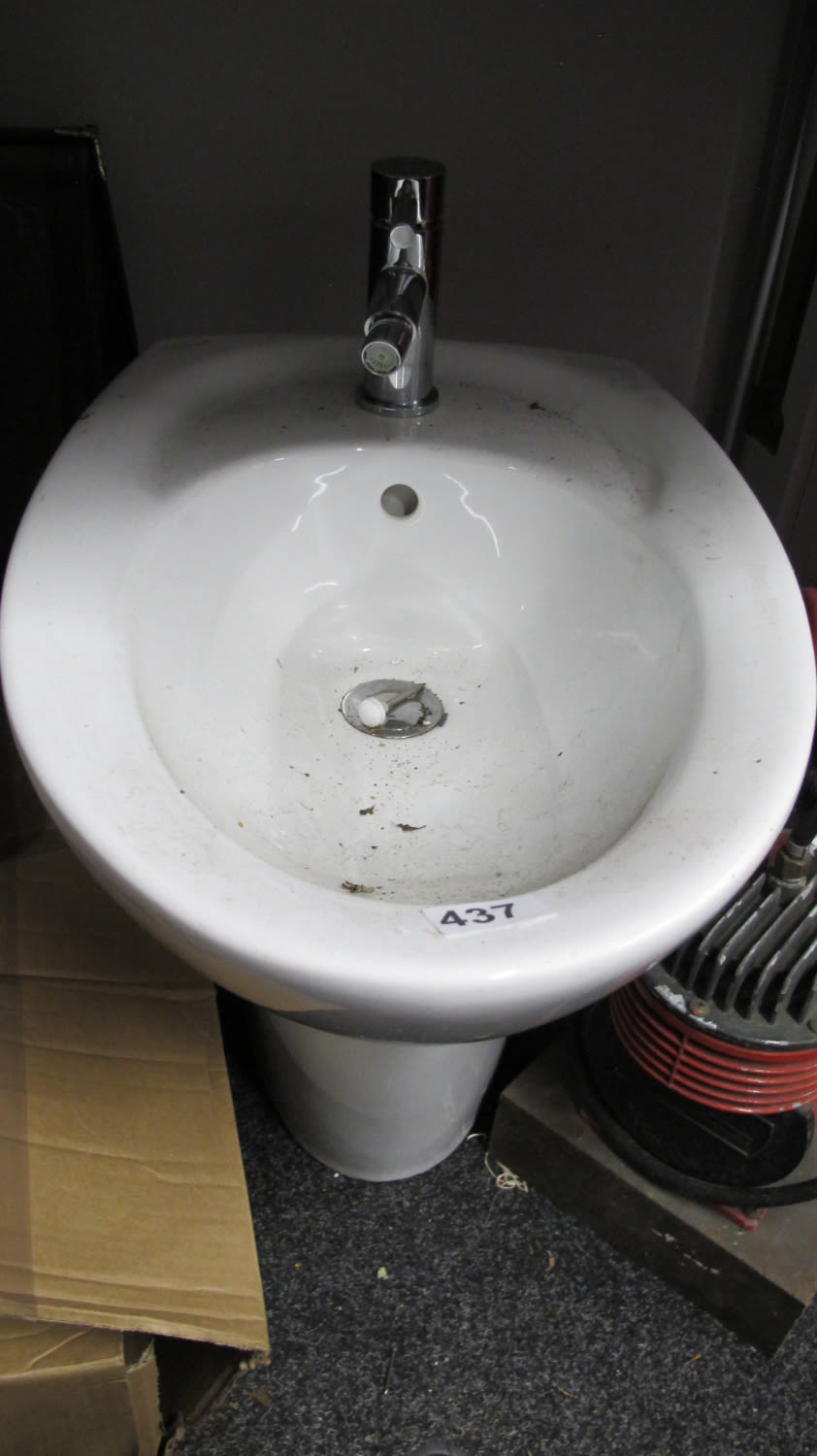 Lot 437: Bidet