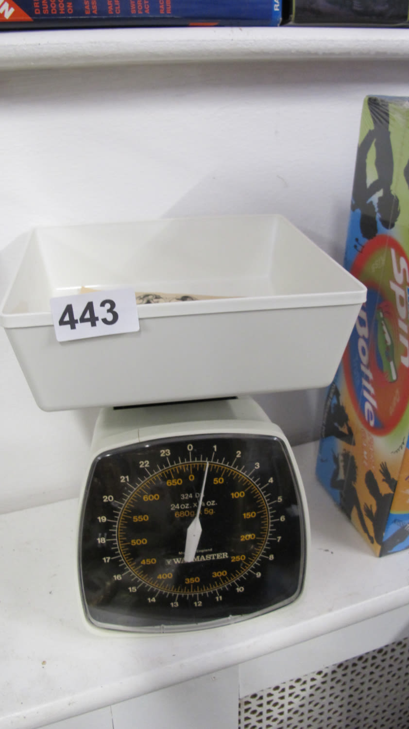 Lot 443: Kitchen scales