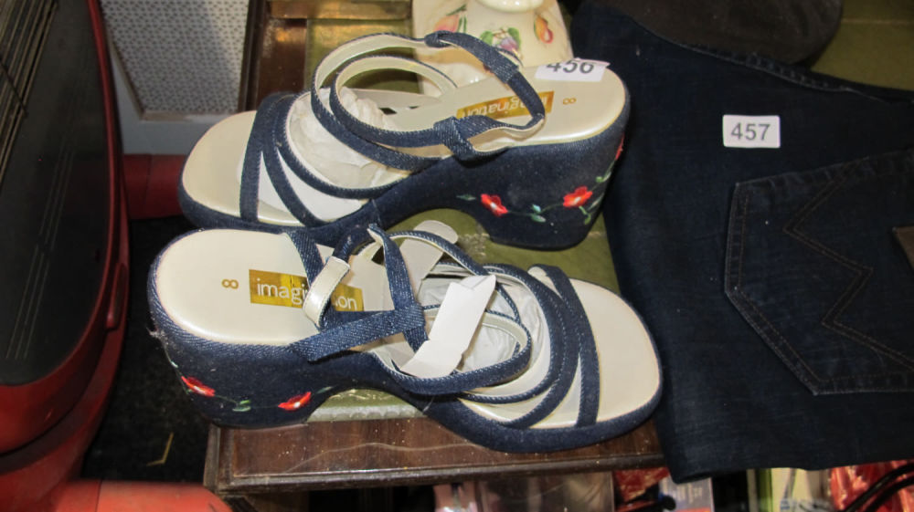 Lot 456: Size 8 block heeled sandals