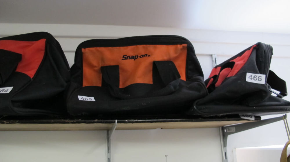 Lot 465: Snap-on tool bag