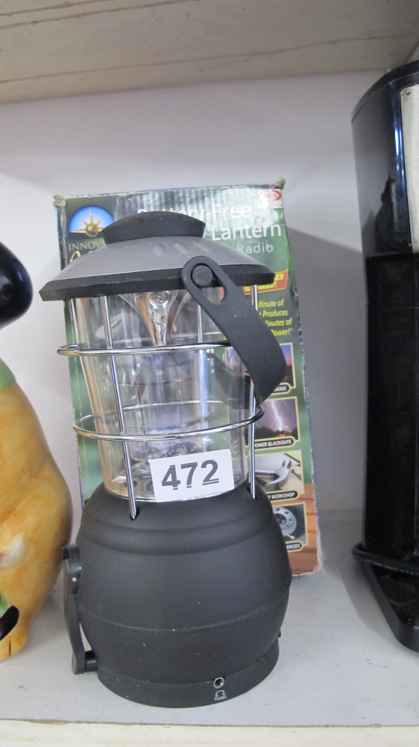 Lot 472: Wind up radio camping lantern