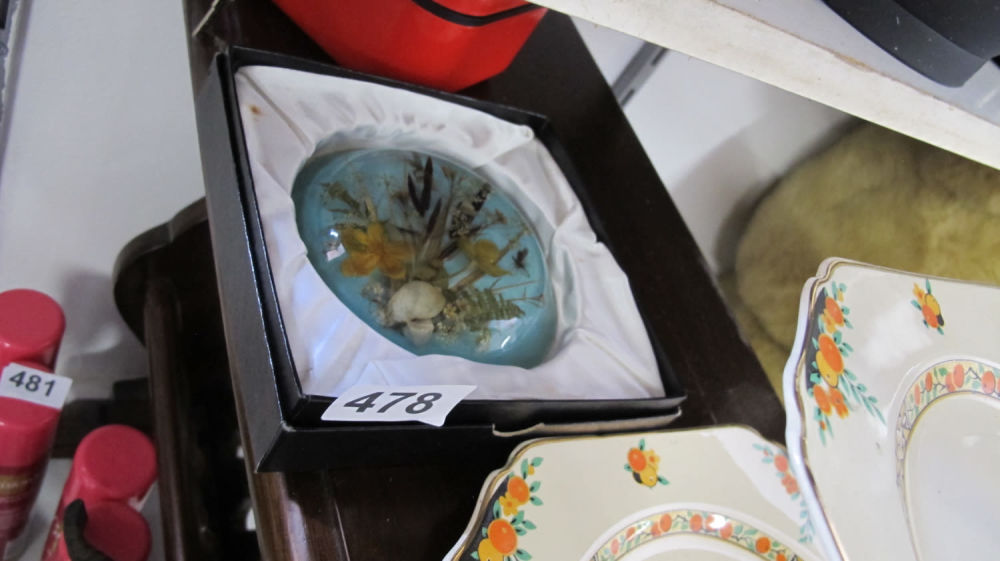 Lot 478: Paper weight
