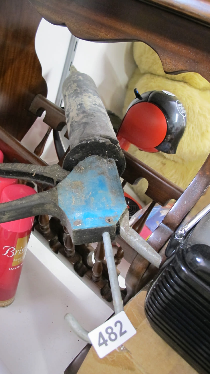 Lot 482: Grease gun
