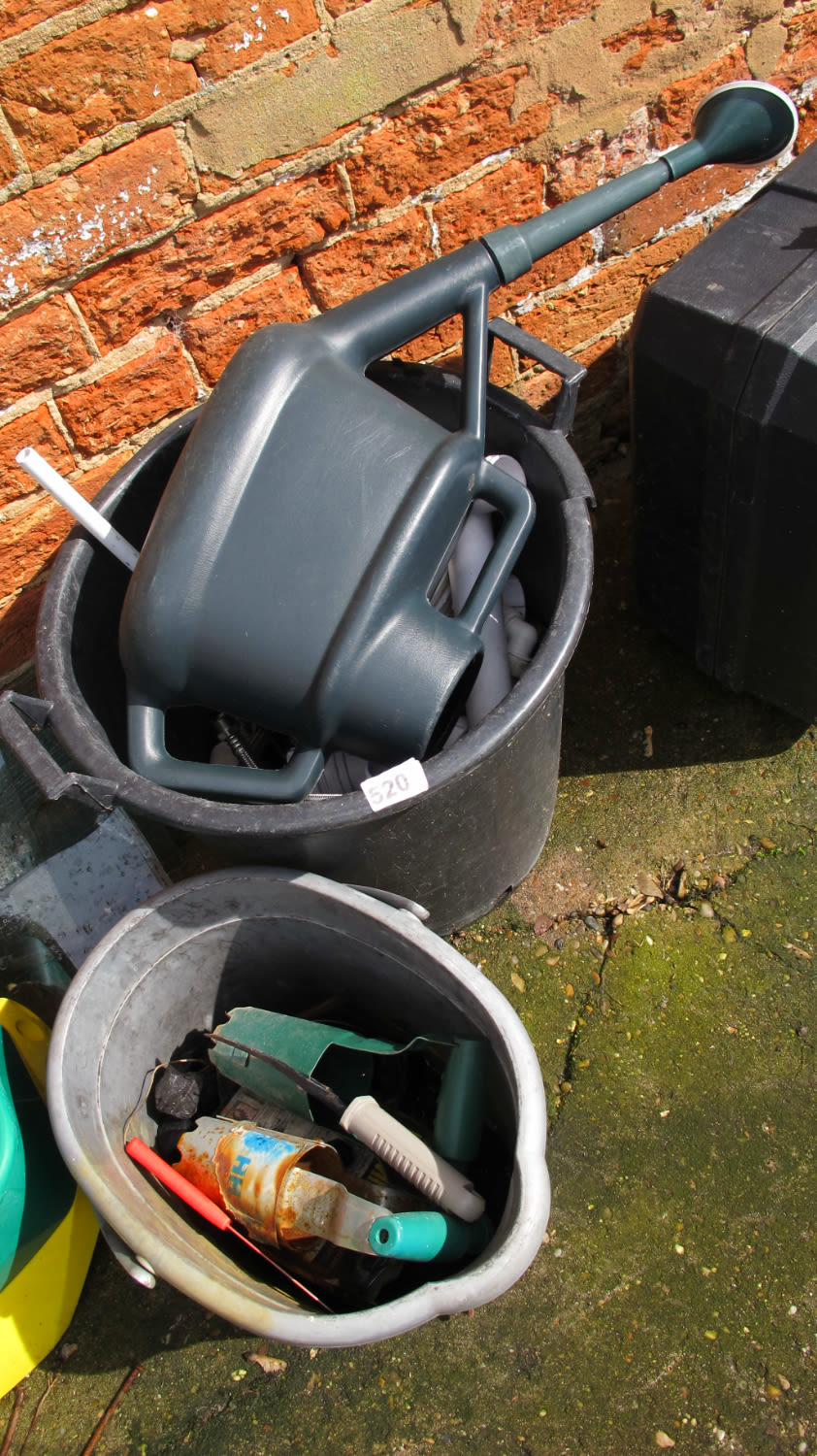 Lot 520: gardening items
