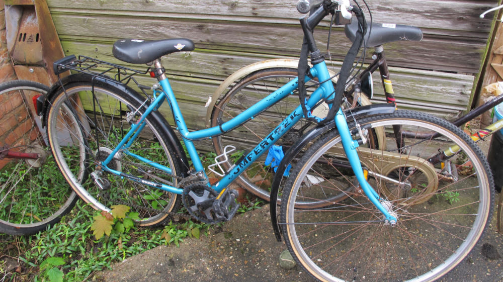 Lot 528: Ladies bike