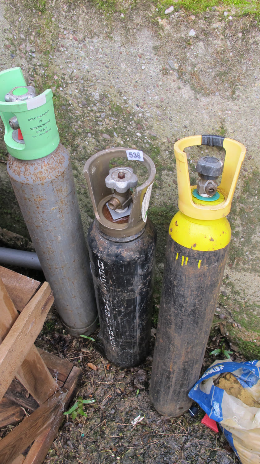 Lot 538: Gas cylinders