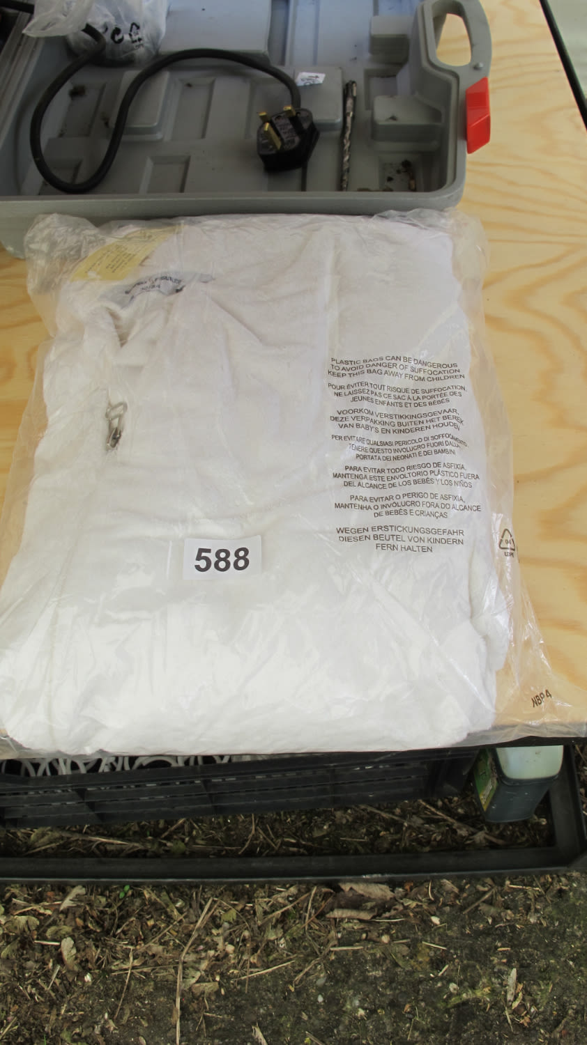 Lot 588: New clothing