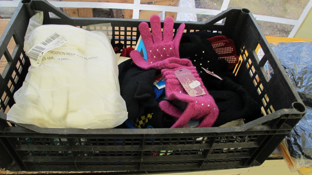 Lot 604: New gloves etc