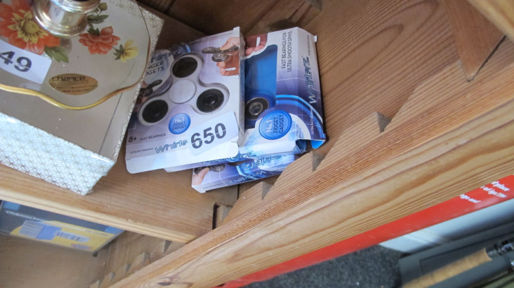 Lot 650: Fidget spinners