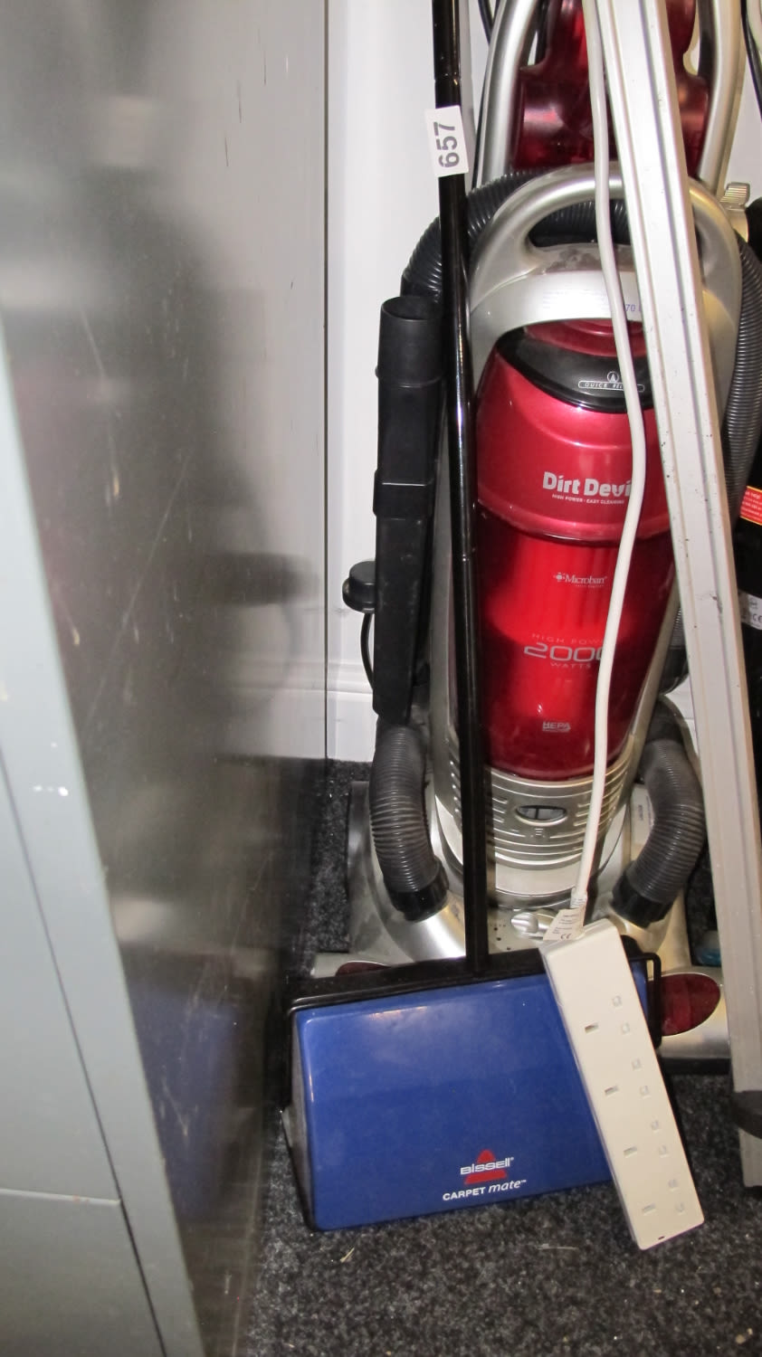 Lot 657: Bissell carpet mate sweeper