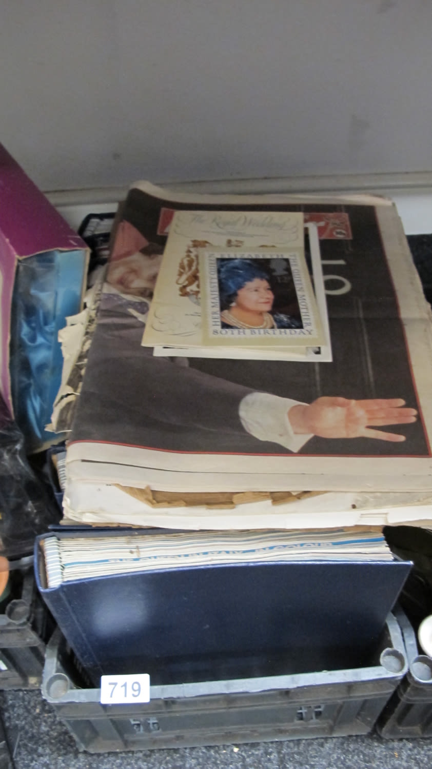 Lot 719: Royal memorabilia