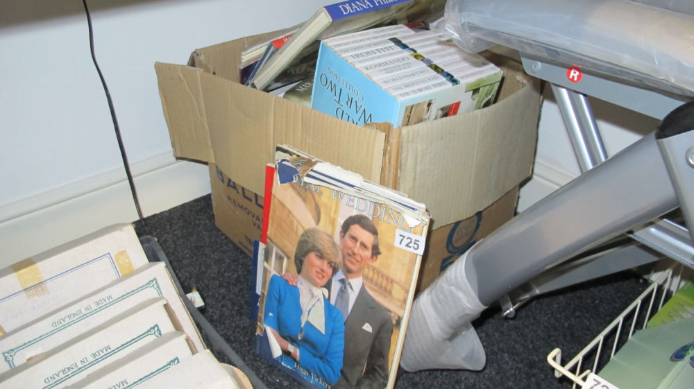 Lot 725: Royal memorabilia