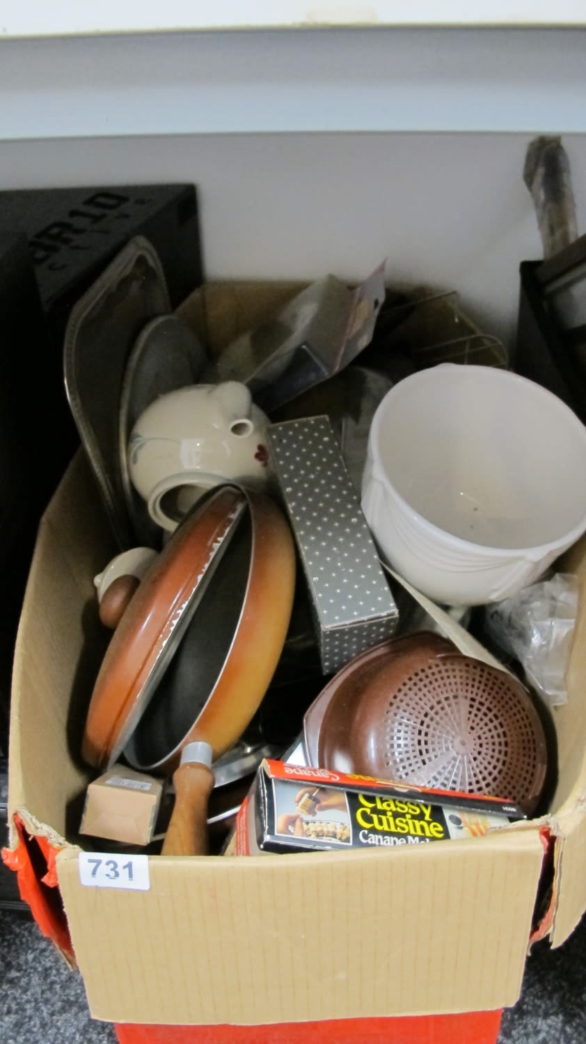 Lot 731: A box of misc.