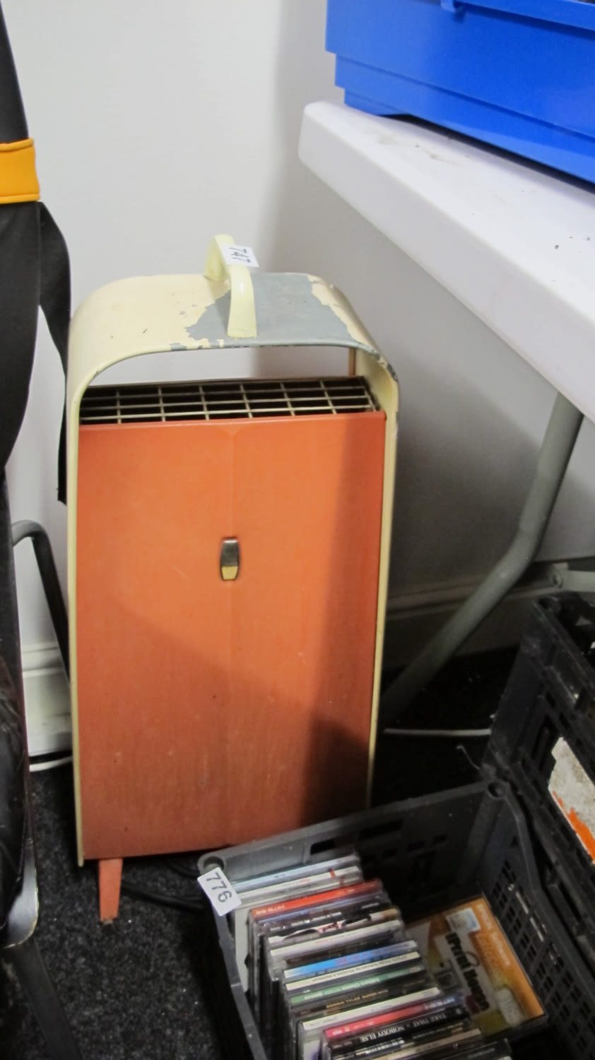 Lot 747: A vintage electric convection heater