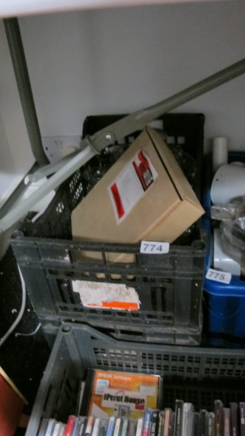 Lot 774: A box of misc.