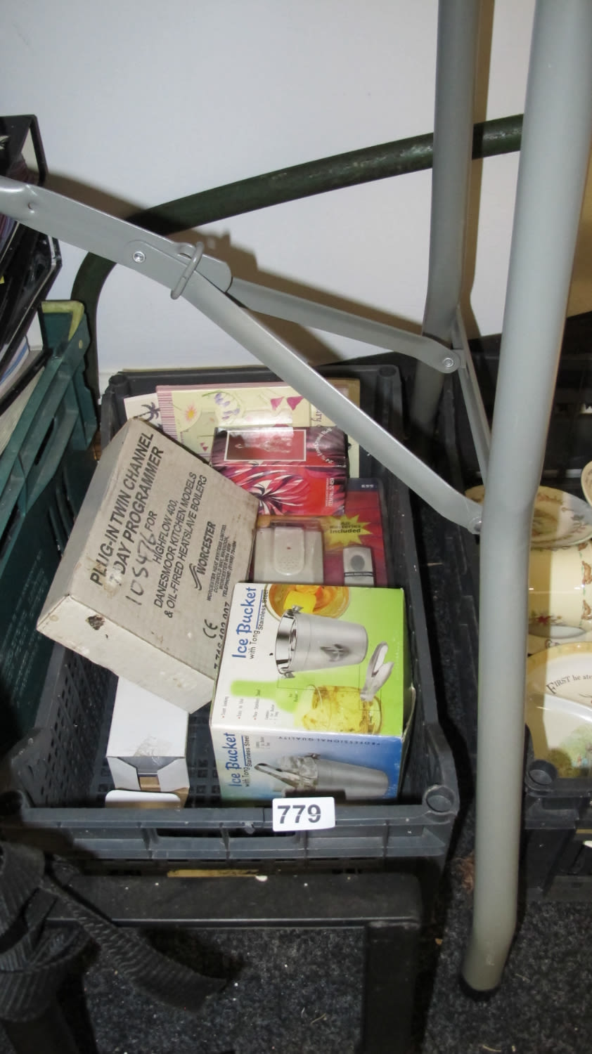 Lot 779: A box of misc.
