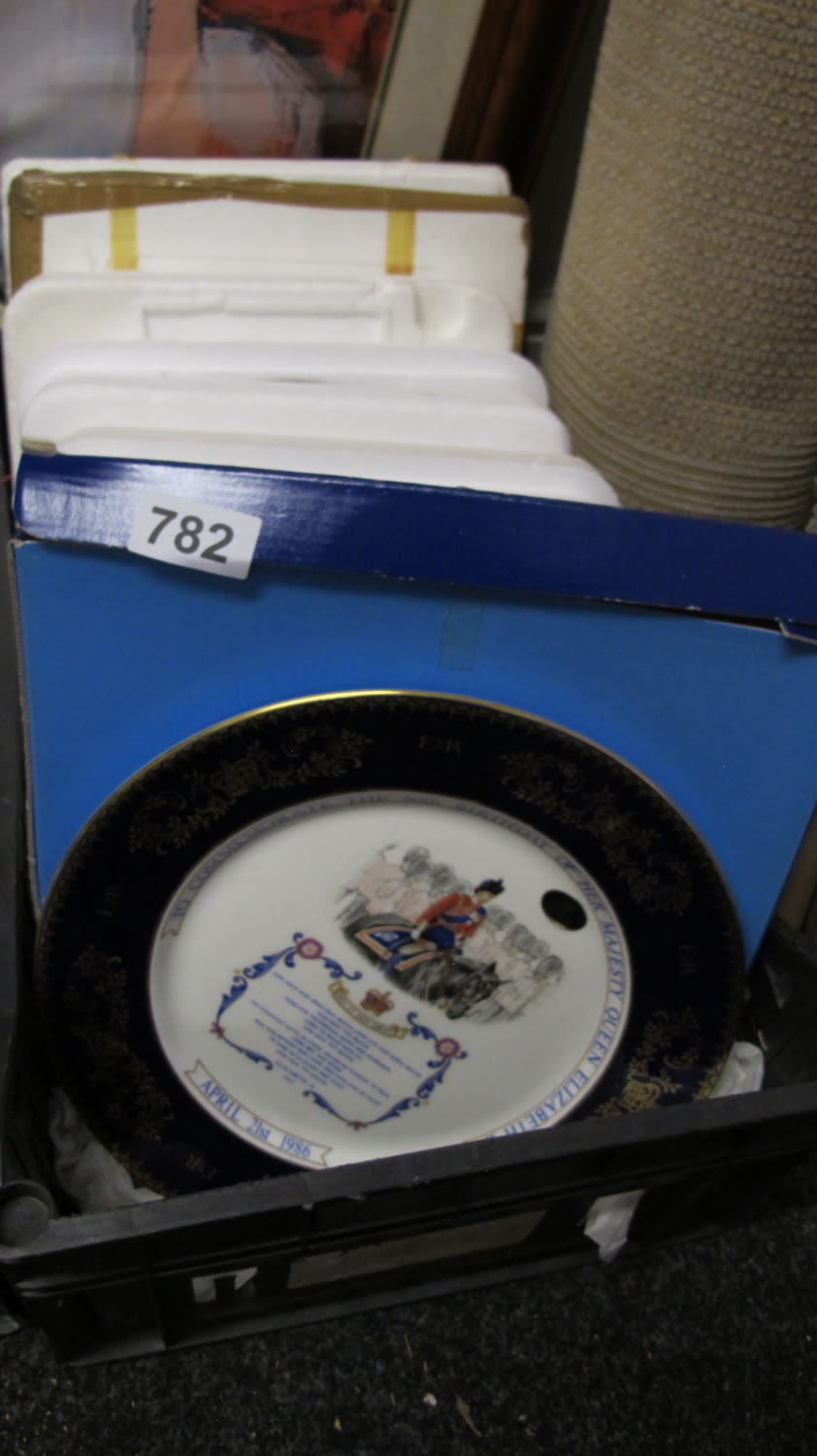 Lot 782: A quantity of collectors plates