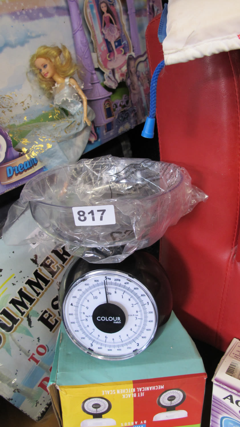 Lot 817: New kitchen scales