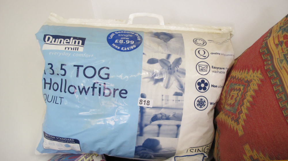 Lot 818: Dunelm single 13.5 TOG quilt