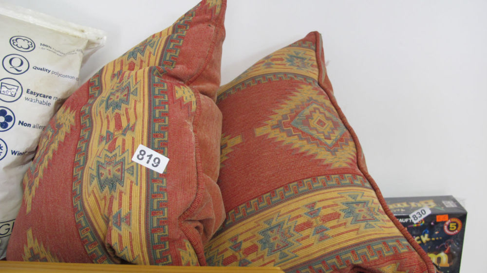 Lot 819: 2 cushions