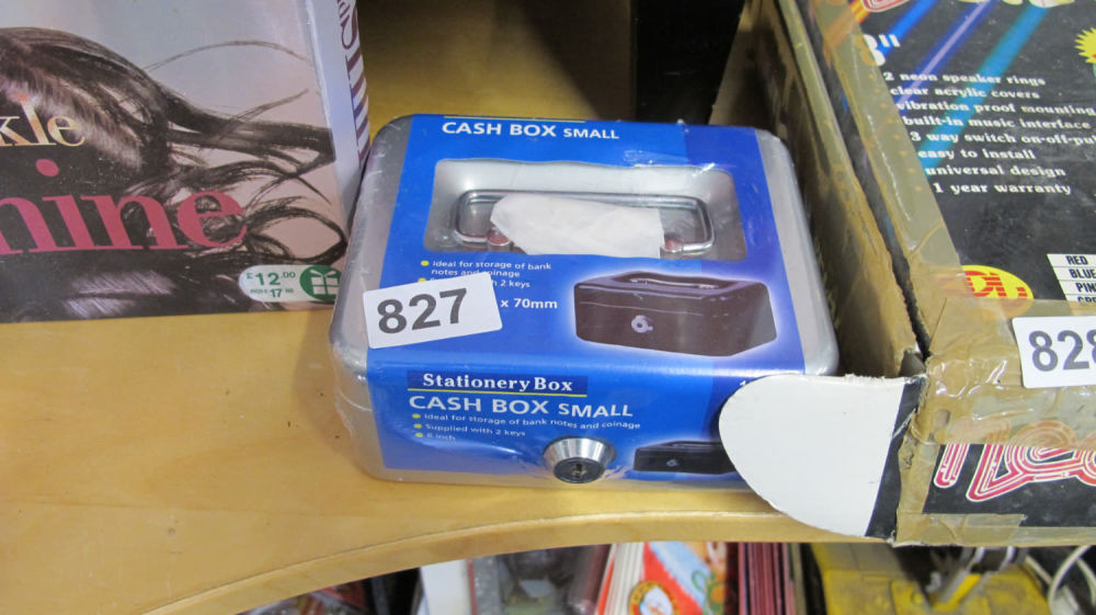 Lot 827: New small cash box