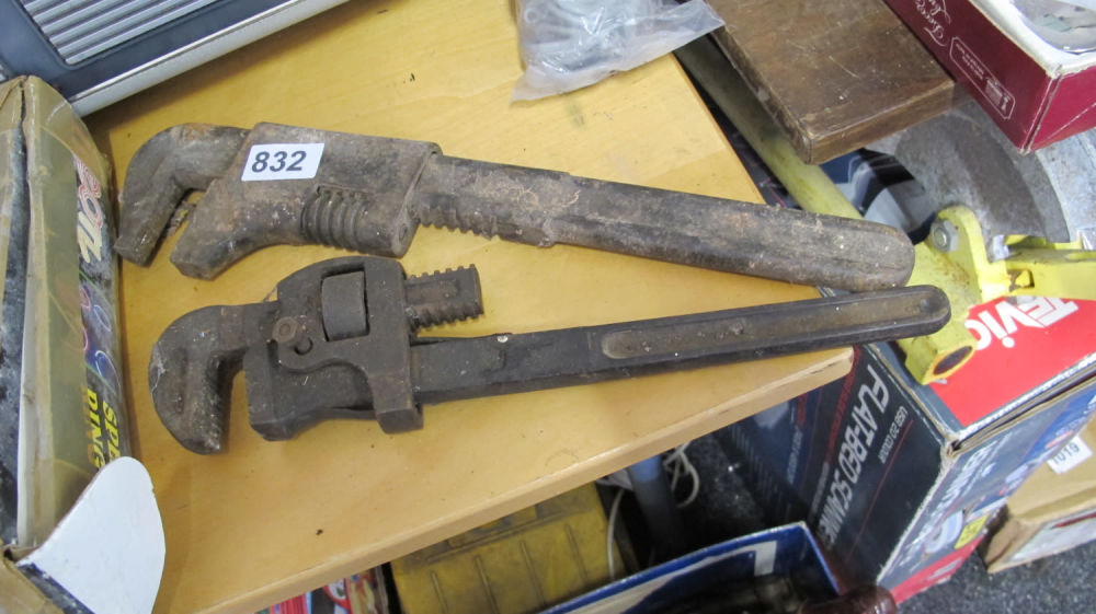 Lot 832: 2 pairs of stilsens
