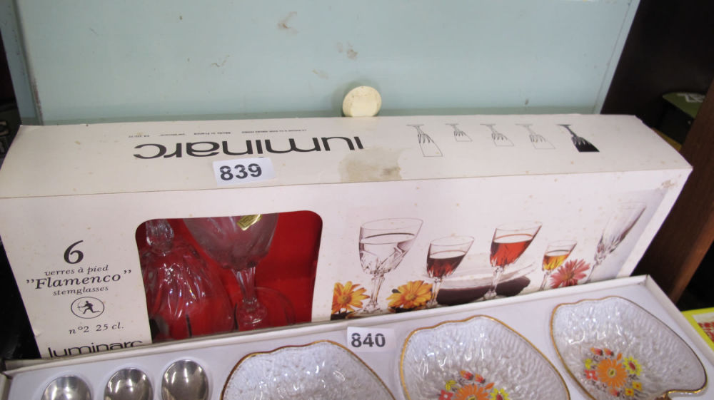 Lot 839: Luminarc wine glasses