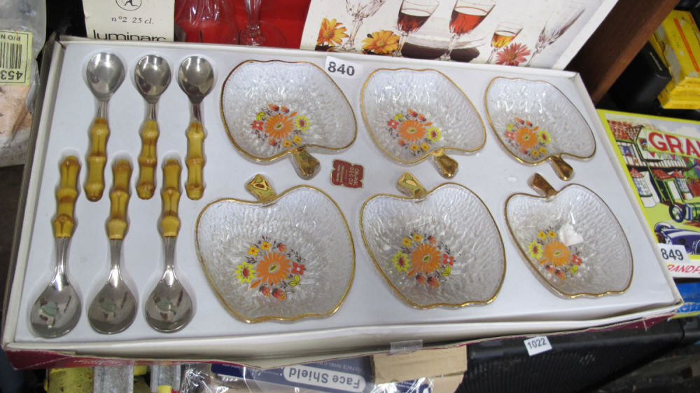 Lot 840: Retro glass dessert bowls and spoons
