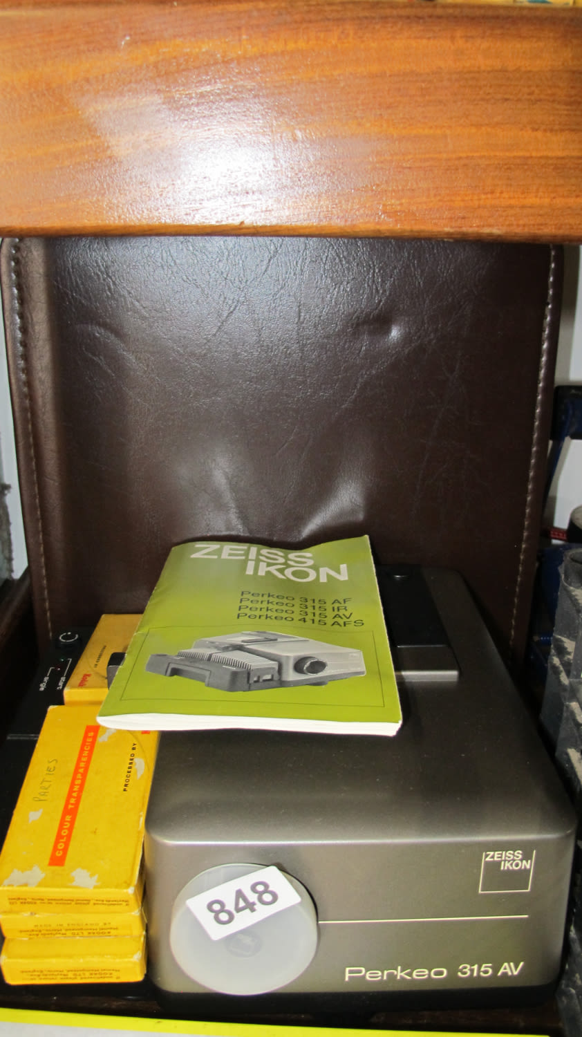 Lot 848: Zeiss Ikon slide projector