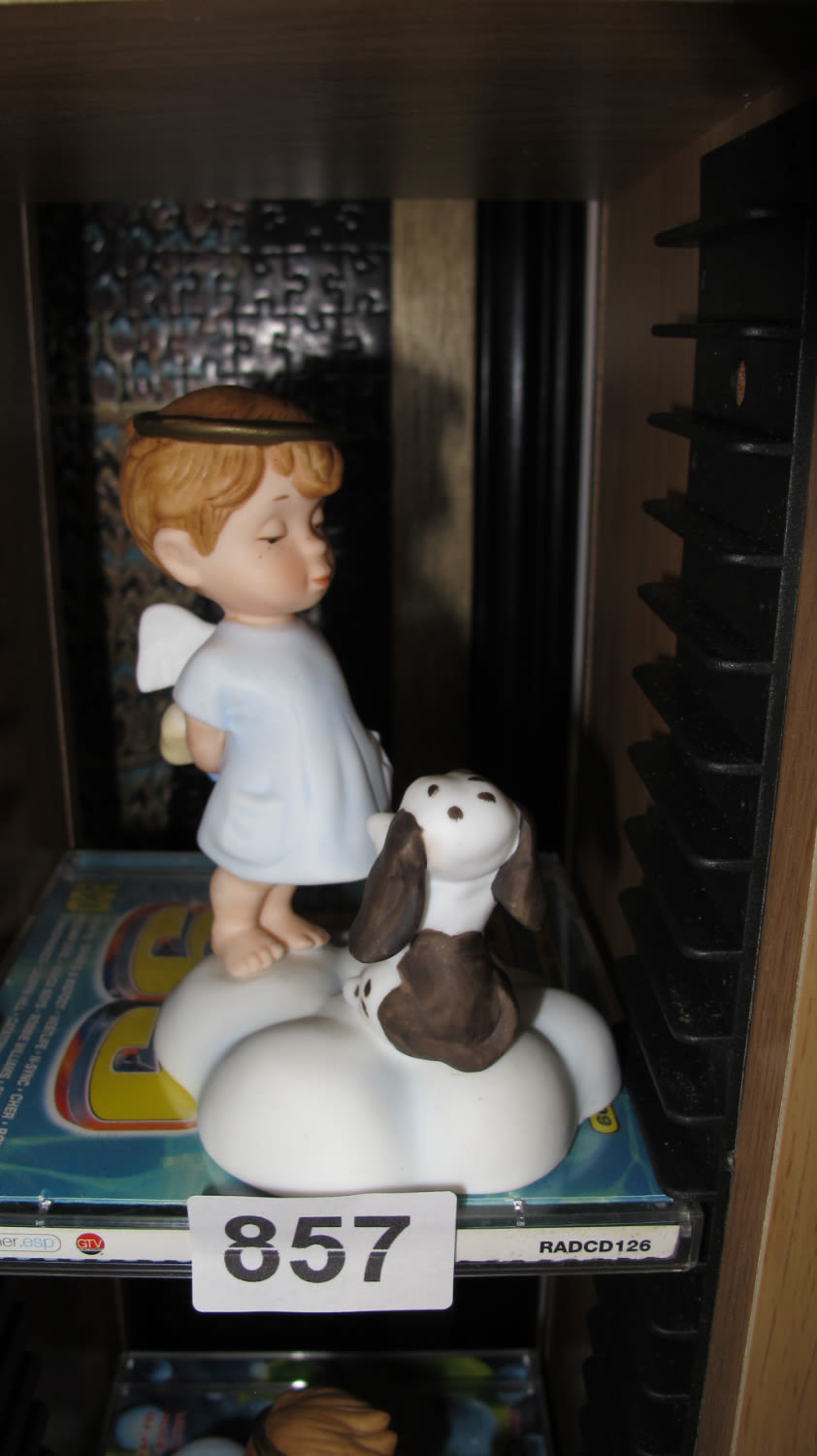 Lot 857: Cherub figurine